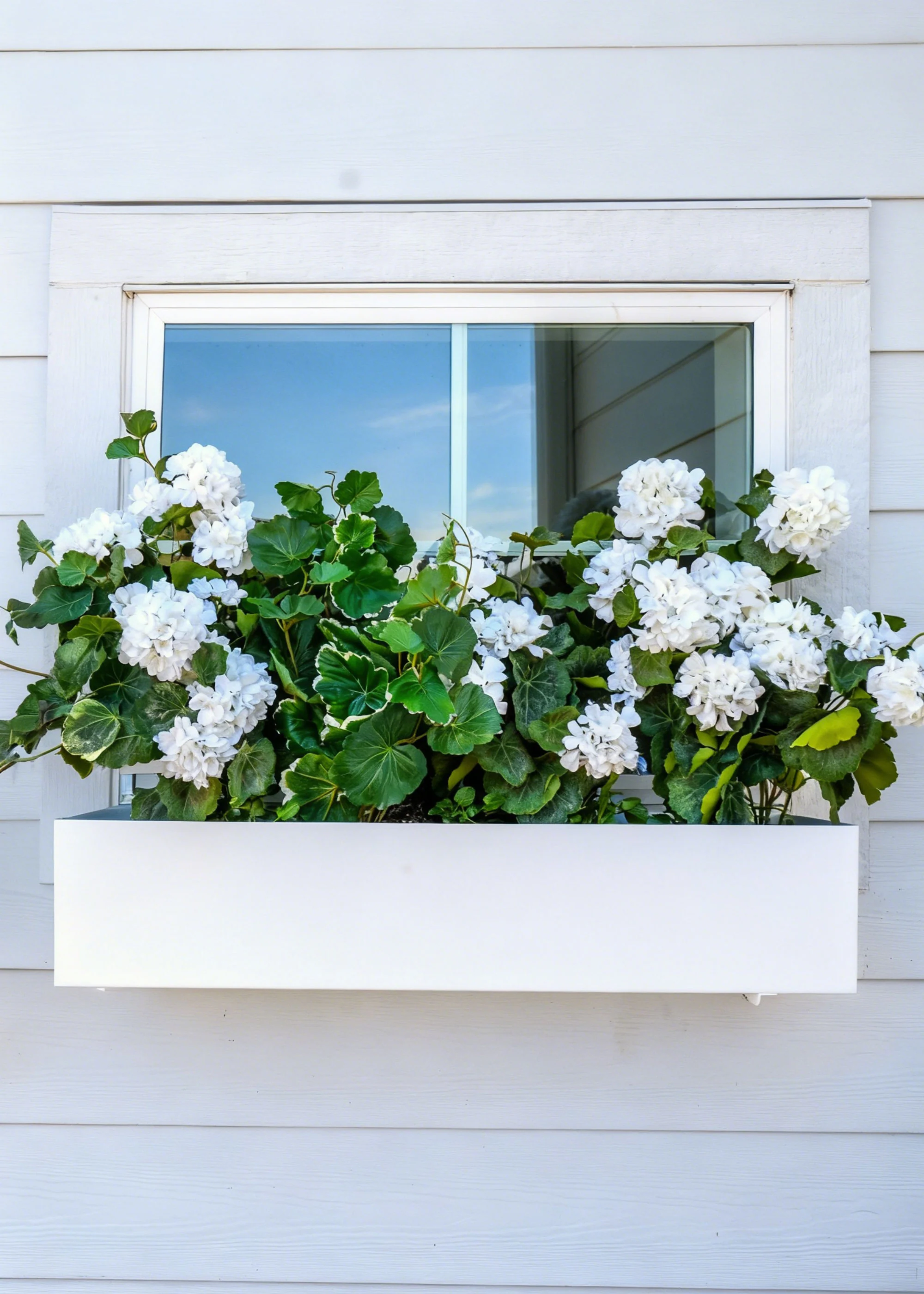 Fake Geranium Indoor/Outdoor Water Resistant Bush - 22" - Image 2